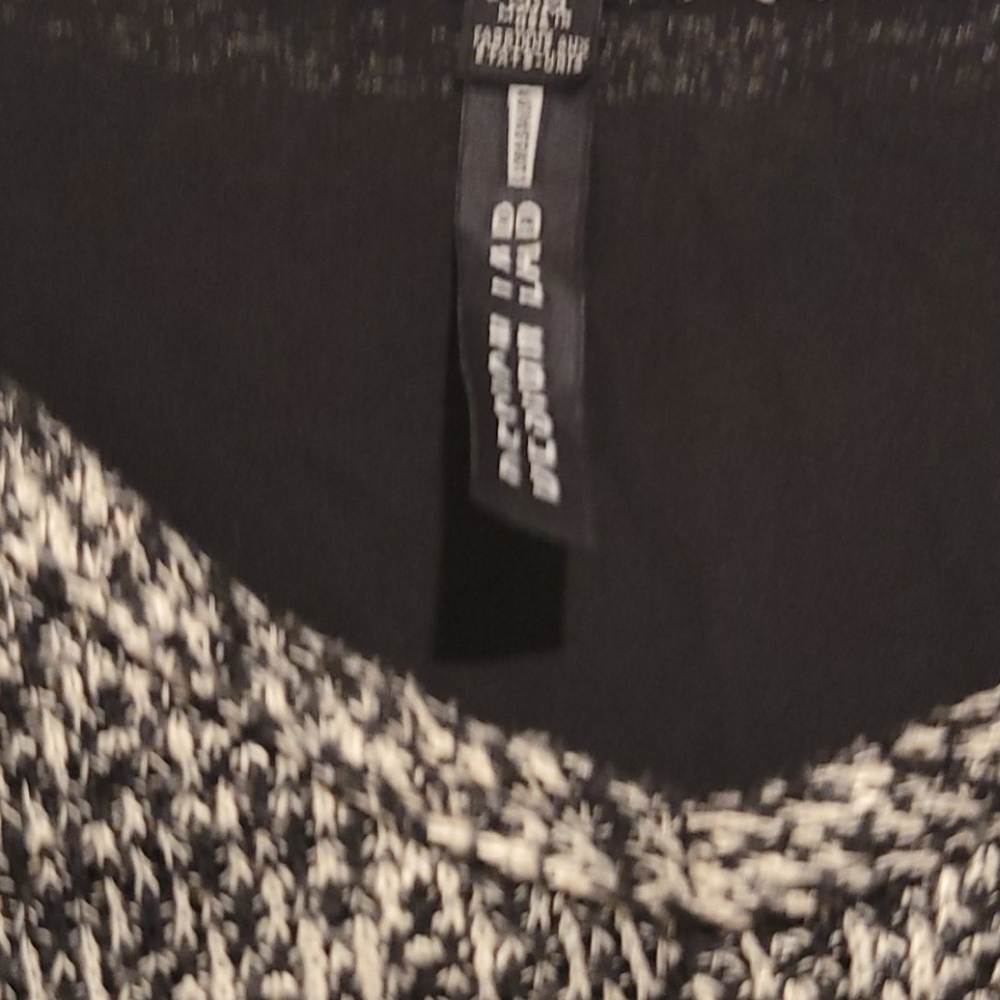 Design Lab Sweater Size M - Picture 3 of 3